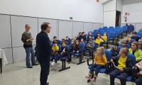 Diretor do CEAP recebe turma do 1º ano das séries iniciais no auditório para entrevista